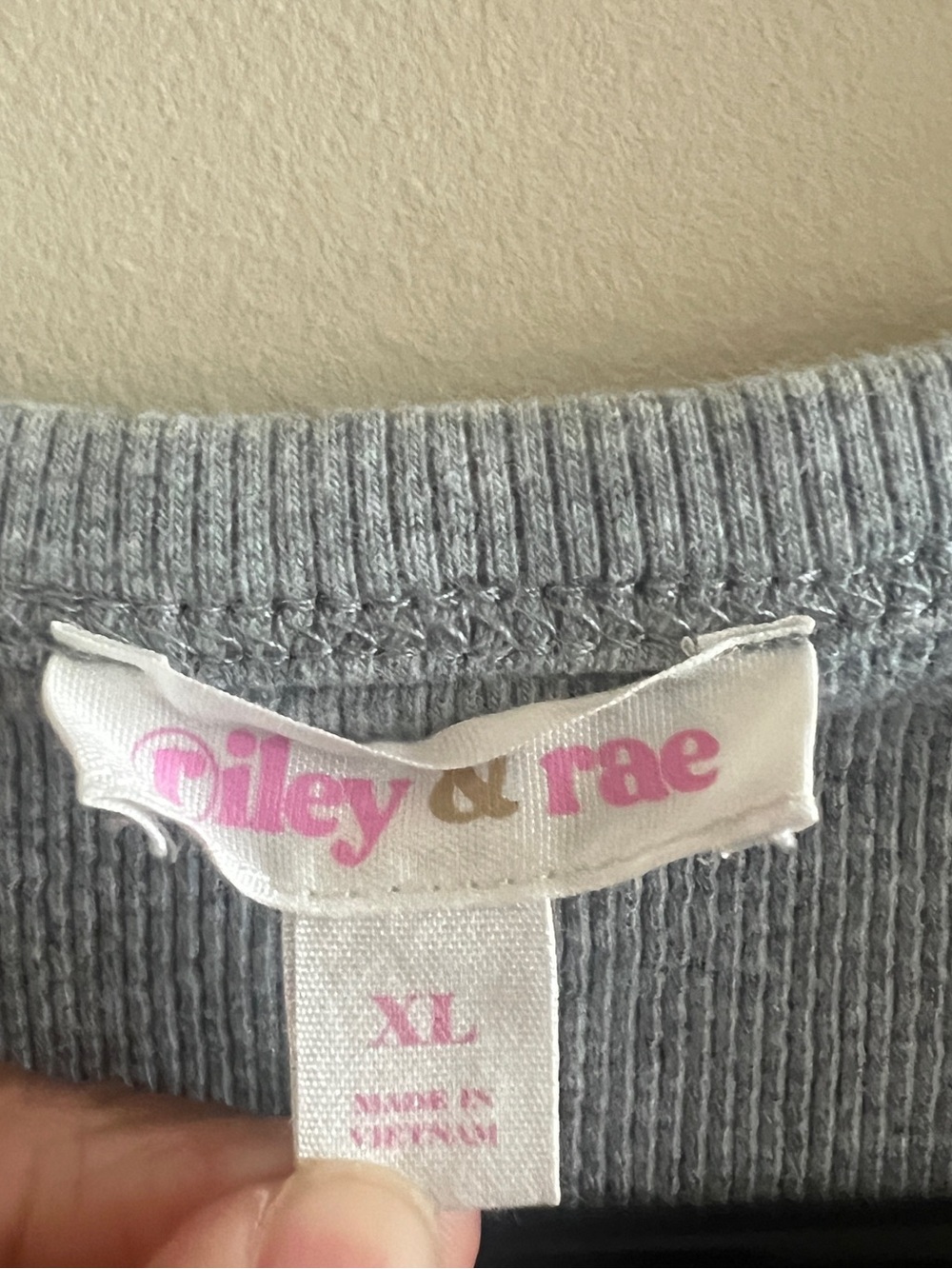 Riley & Rae Henley Short Sleeve Top - Picture 3 of 3